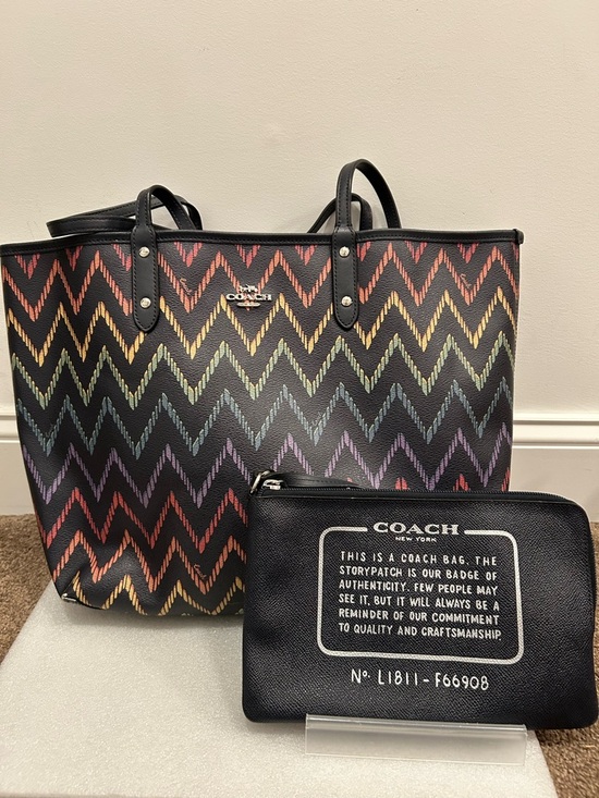 Coach Handbags - Coach geo chevron reversible city tote bag storypatch wristlet